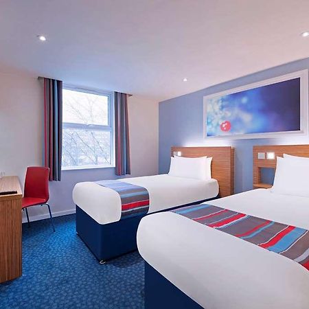Travelodge Frimley Eksteriør bilde