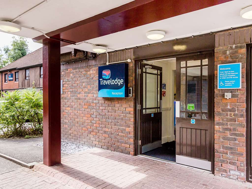 Travelodge Frimley Eksteriør bilde